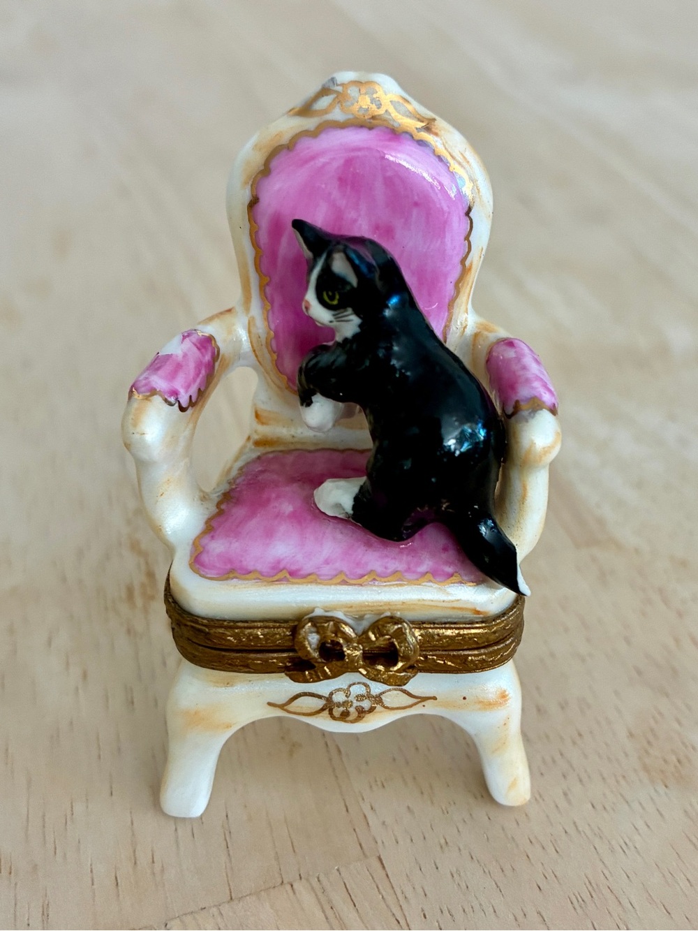 Authentic Limoges Box Black Cat On Pink Chair Peint Main France EXCELLENT COND.
